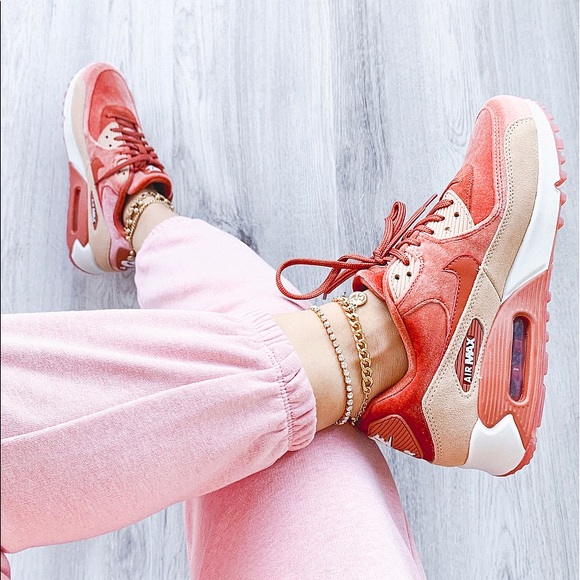 Nike Shoes - Nike air max 90 sneakers 🍑
